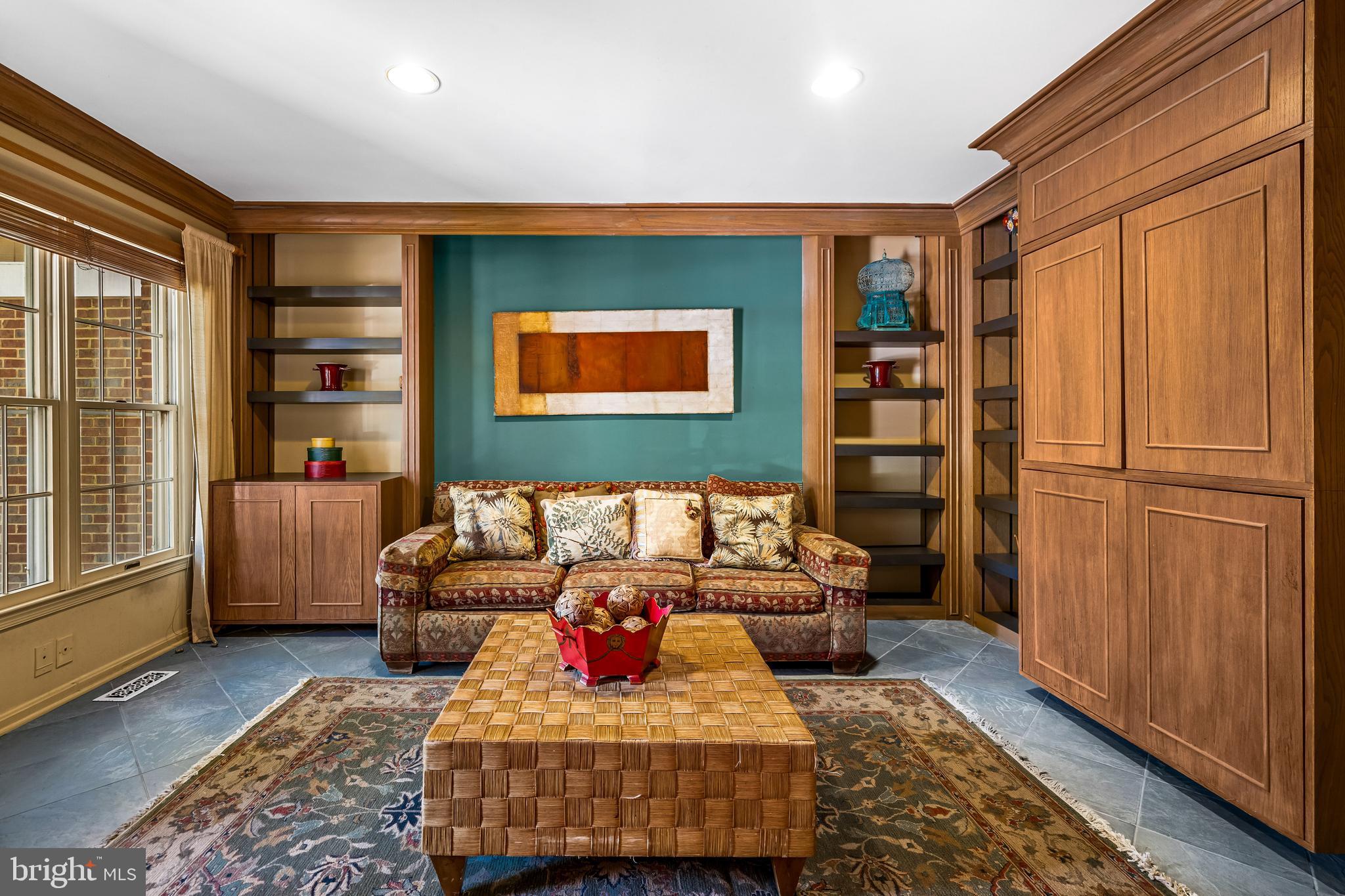 64 RIVER OAKS CIRCLE