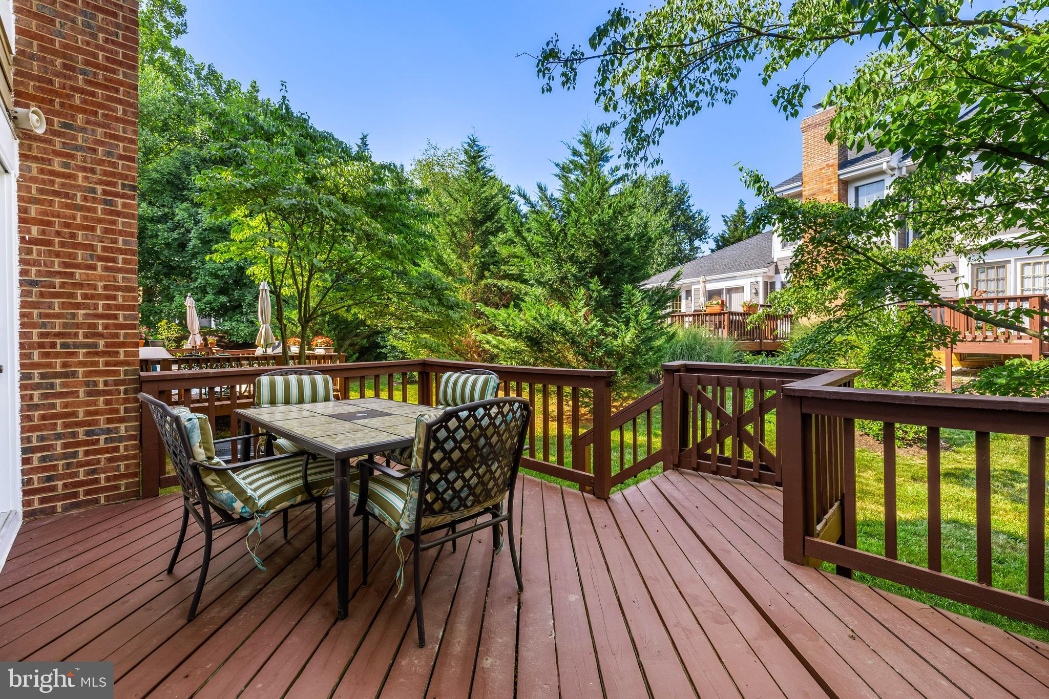 64 RIVER OAKS CIRCLE