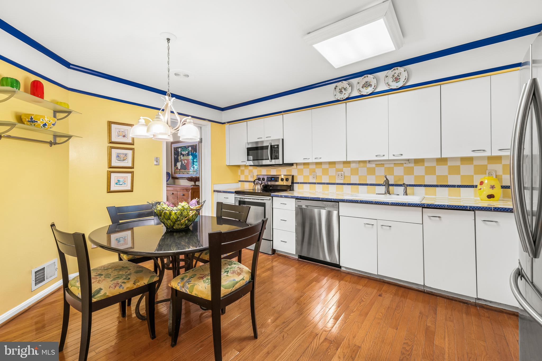 64 RIVER OAKS CIRCLE