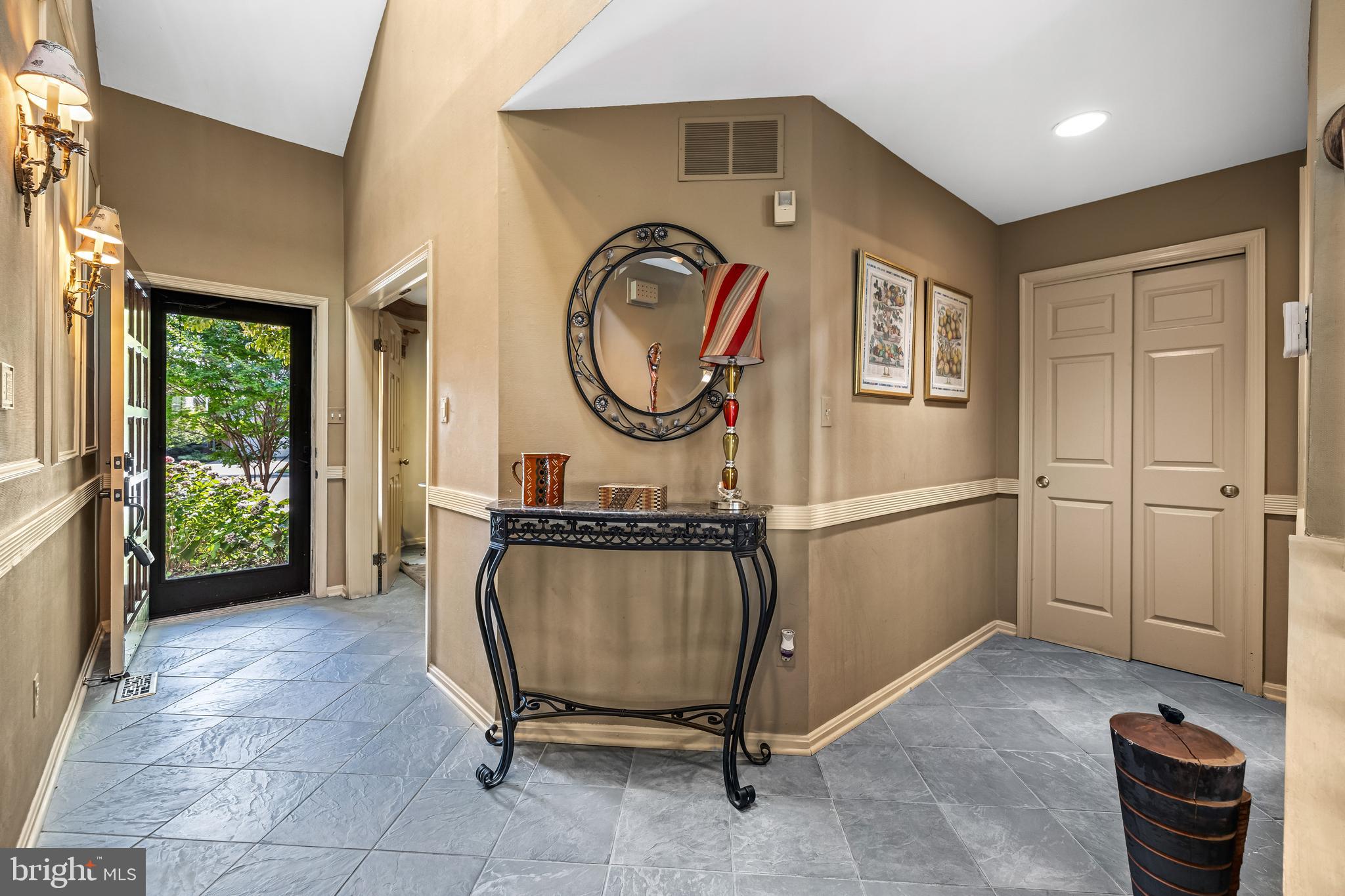 64 RIVER OAKS CIRCLE