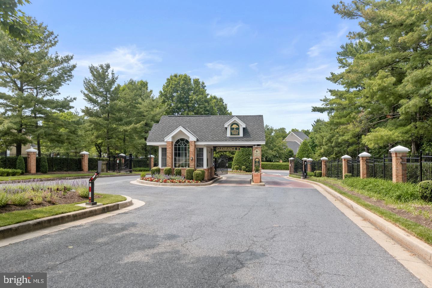 64 RIVER OAKS CIRCLE