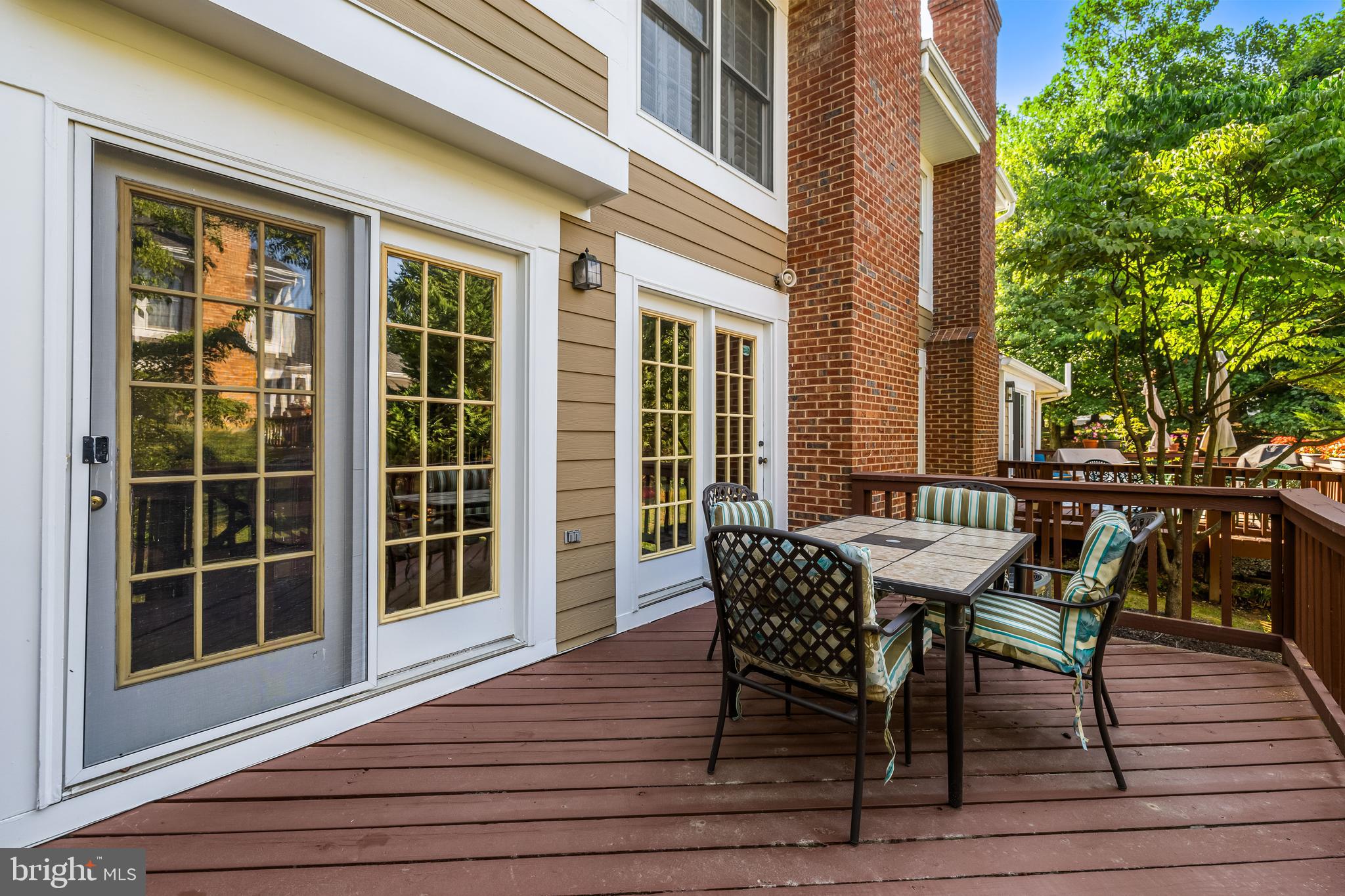 64 RIVER OAKS CIRCLE