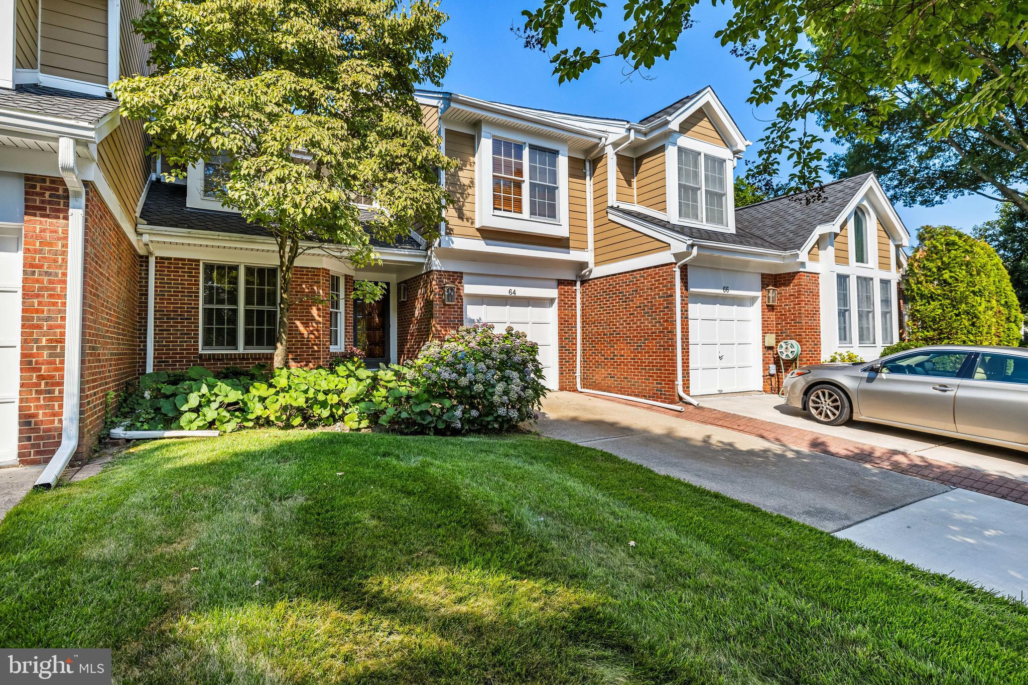 64 RIVER OAKS CIRCLE