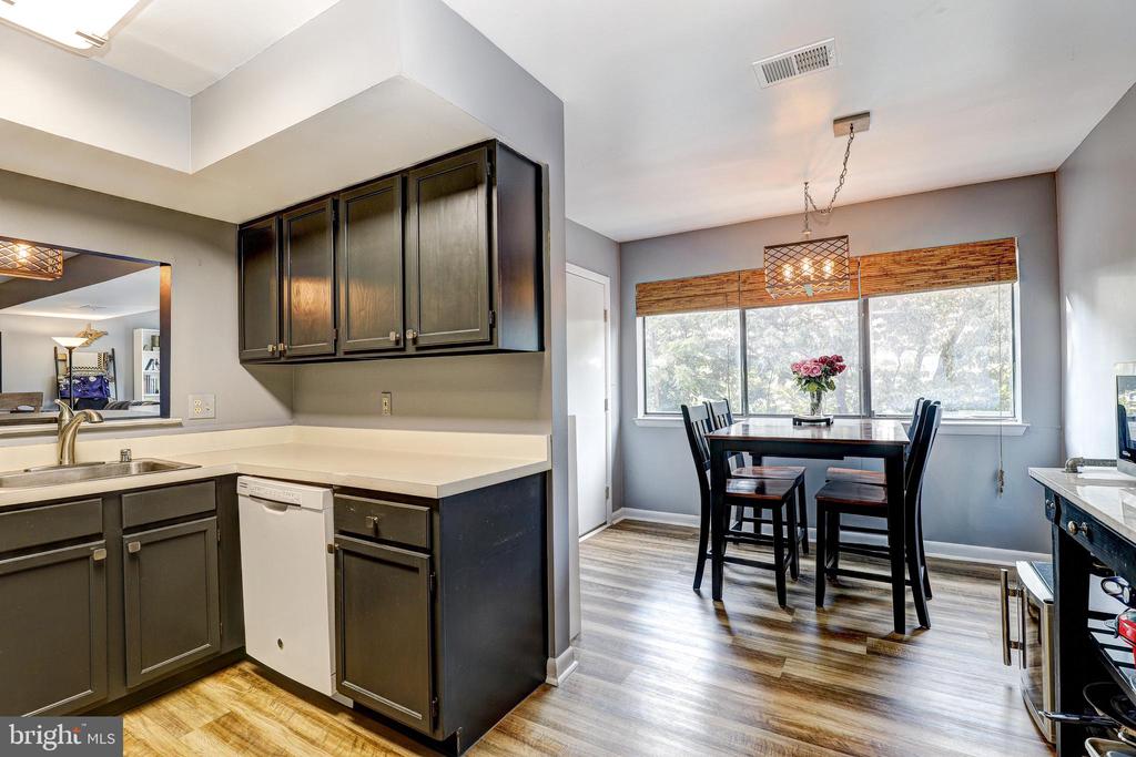8007 GREENSPRING WAY F 8007-F