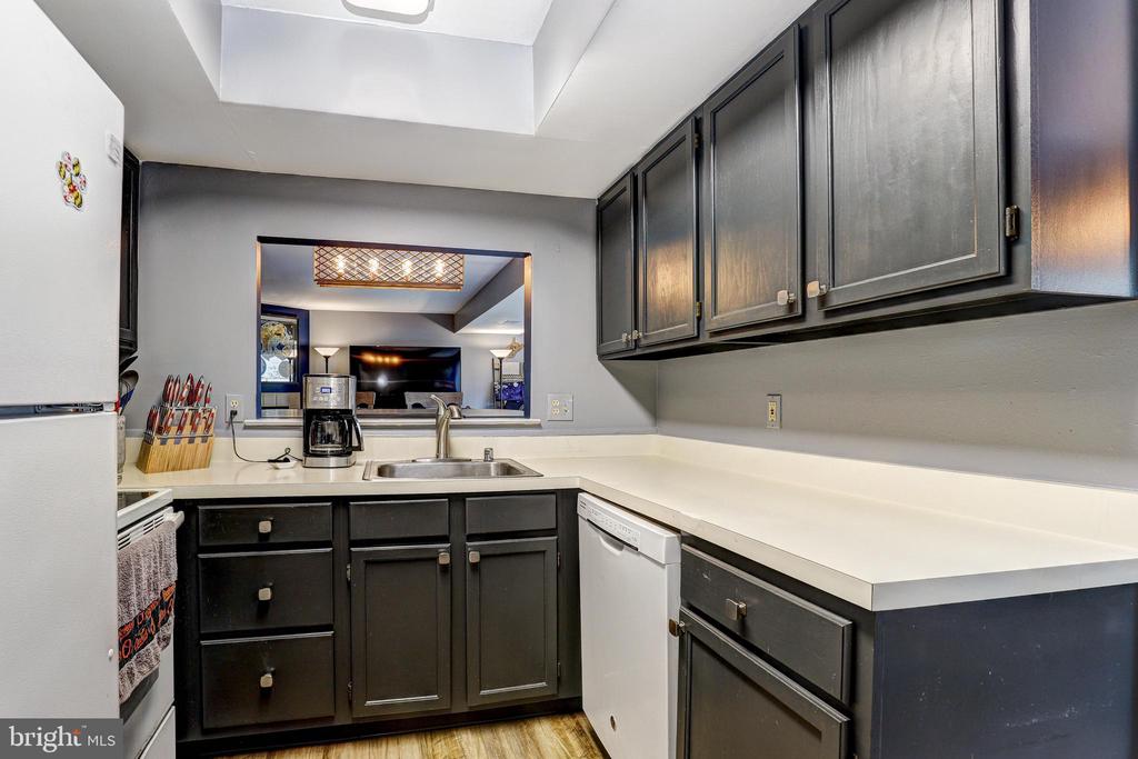 8007 GREENSPRING WAY F 8007-F