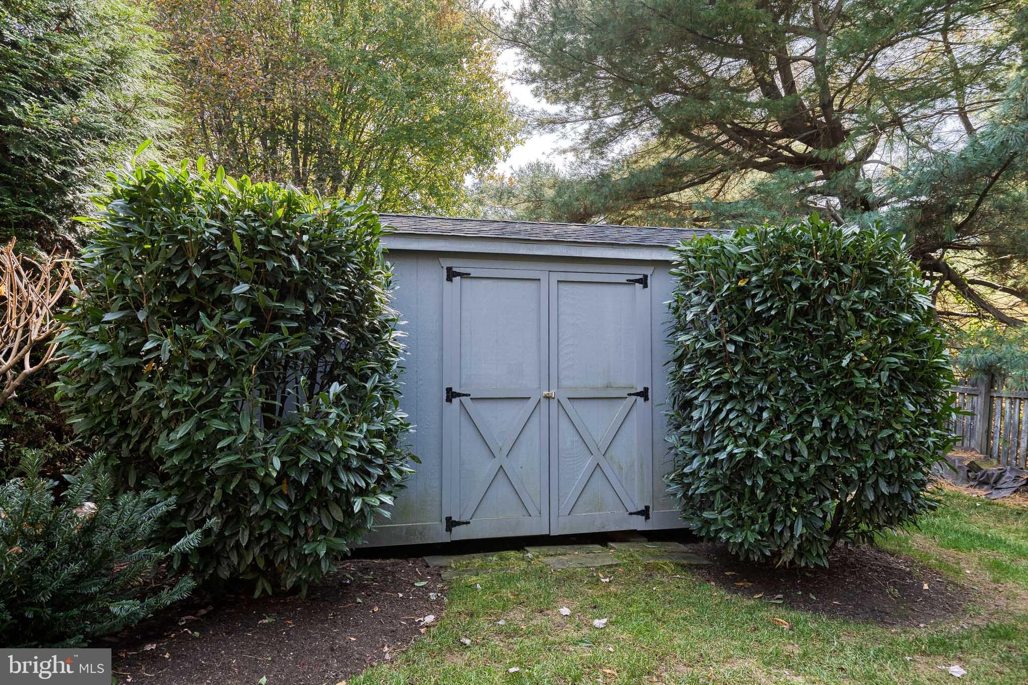 10 DORSET HILL COURT