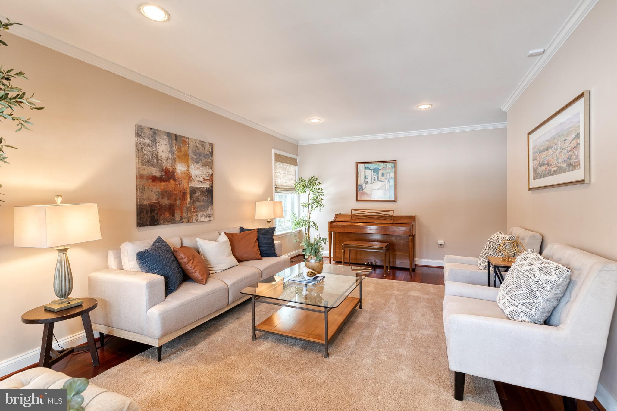 10 DORSET HILL COURT