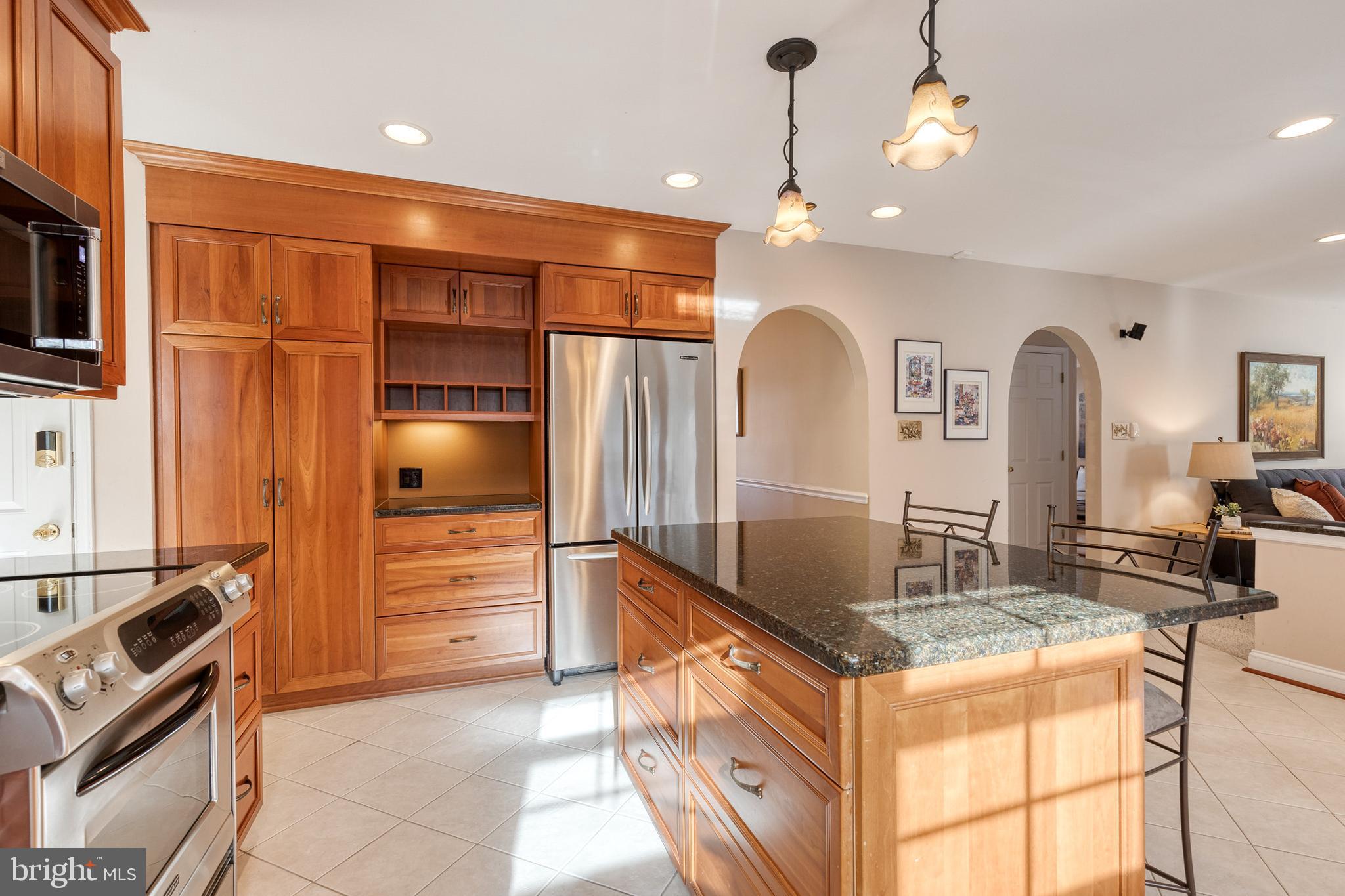 10 DORSET HILL COURT