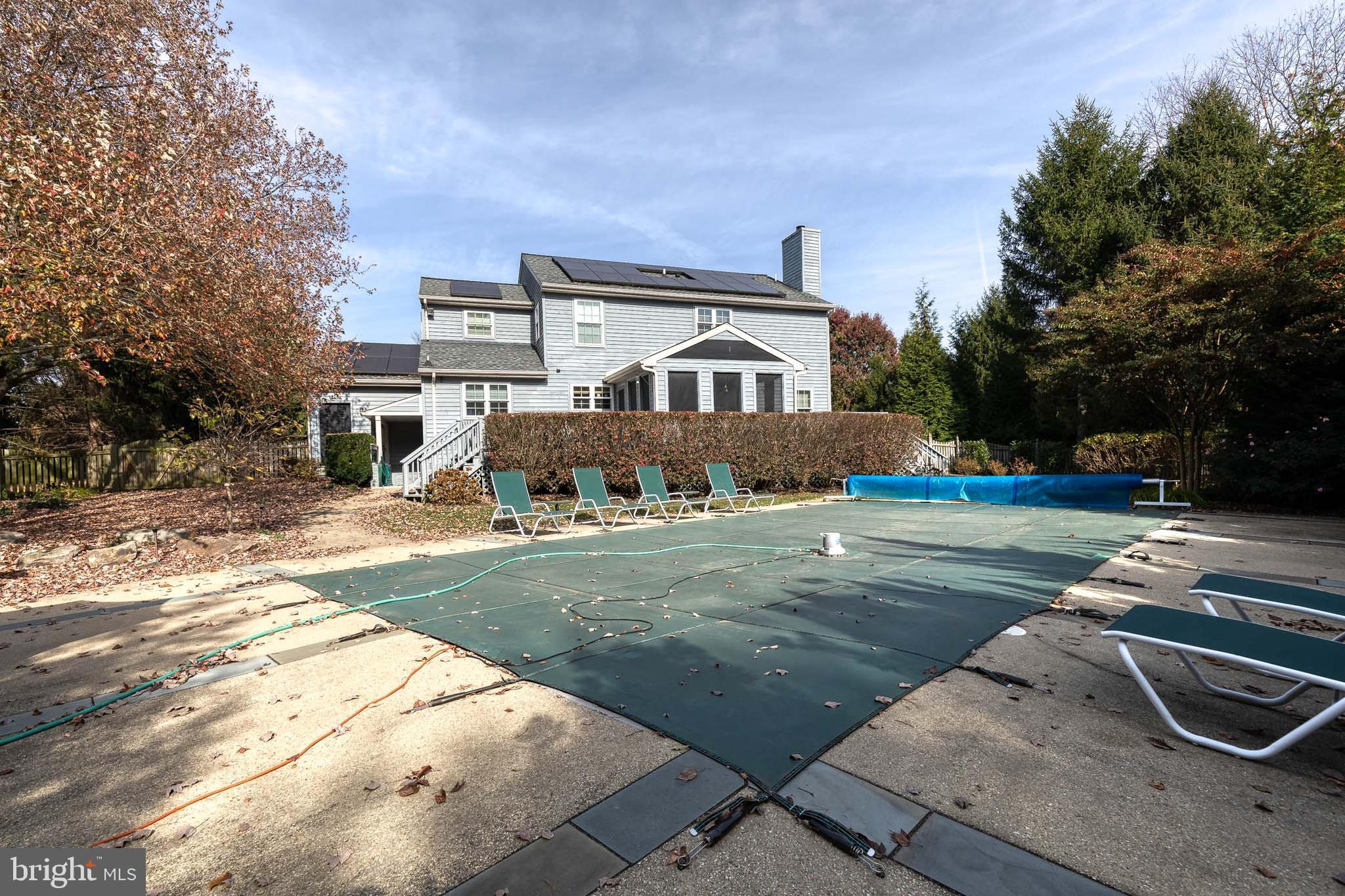 10 DORSET HILL COURT