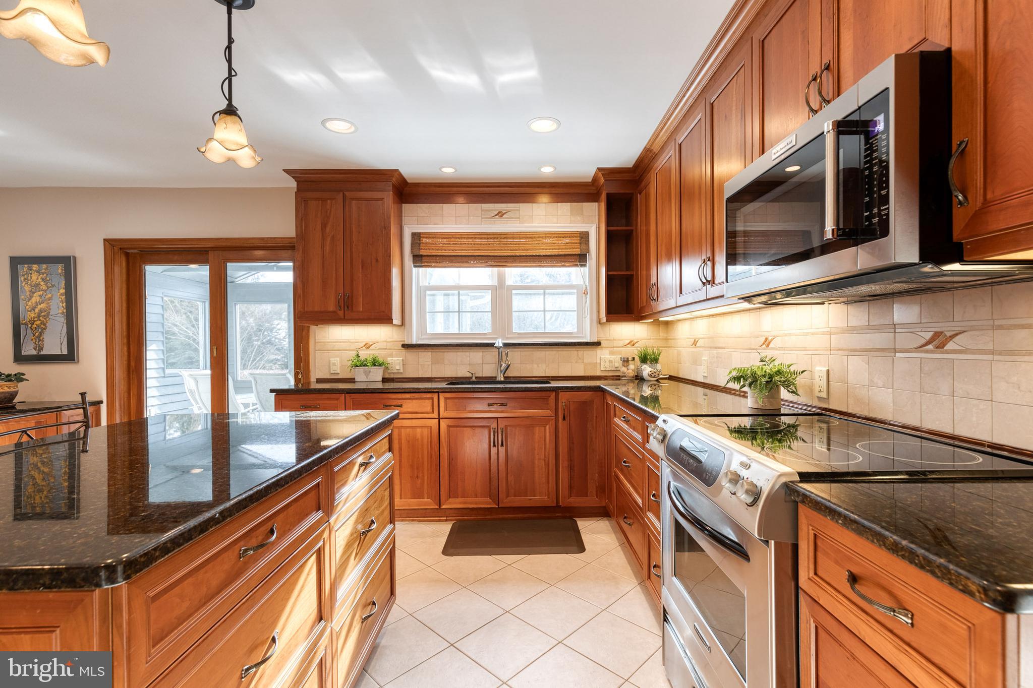 10 DORSET HILL COURT