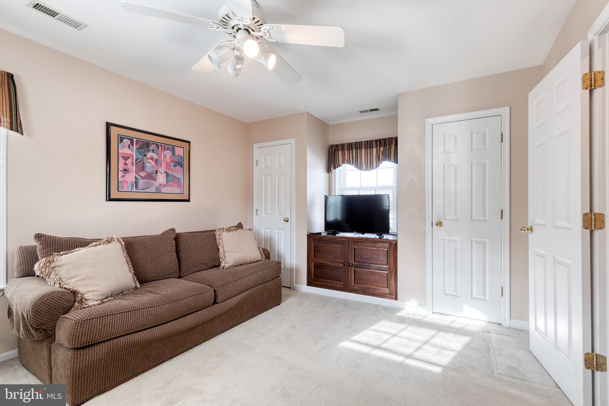 10 DORSET HILL COURT