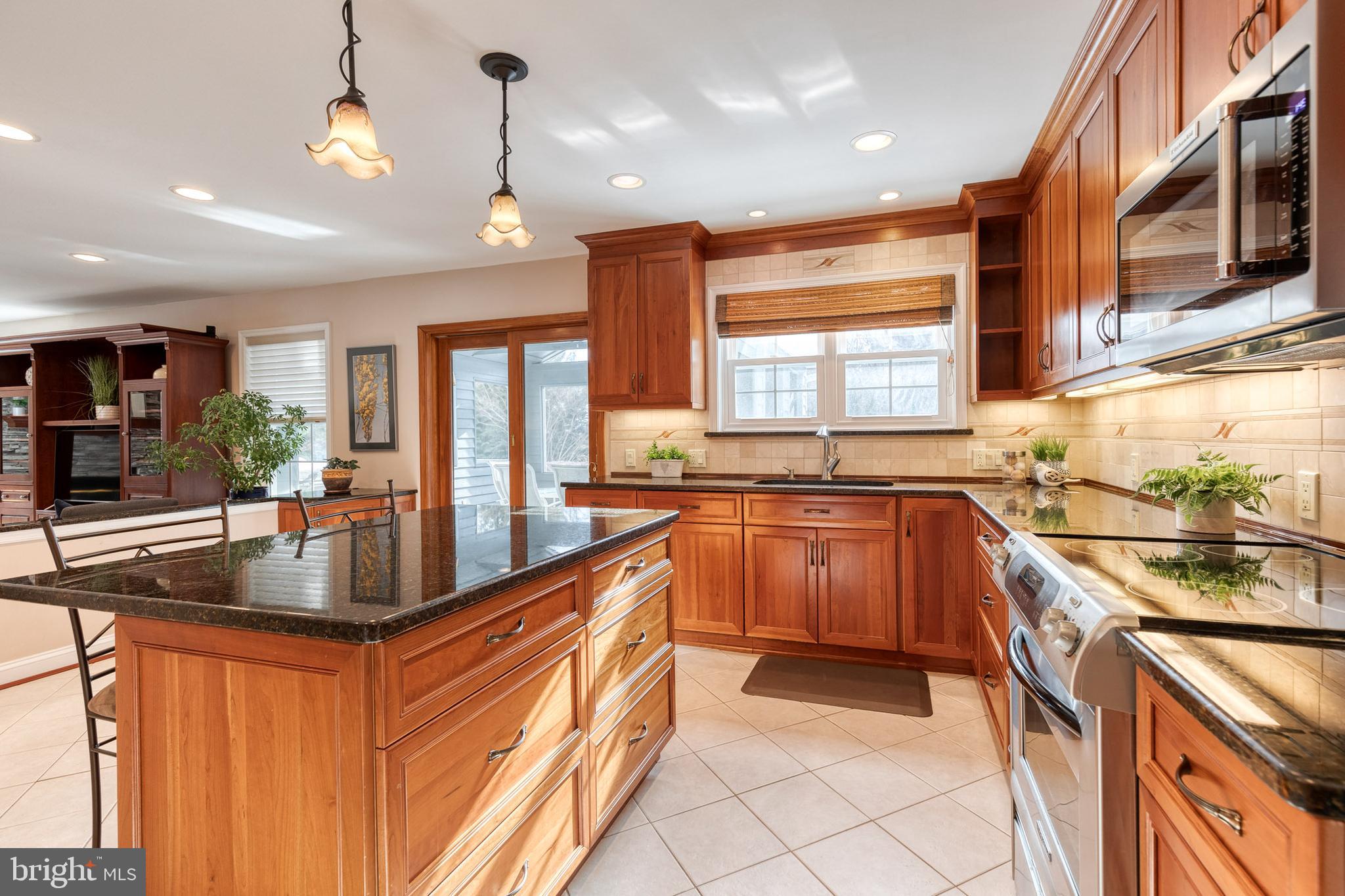 10 DORSET HILL COURT