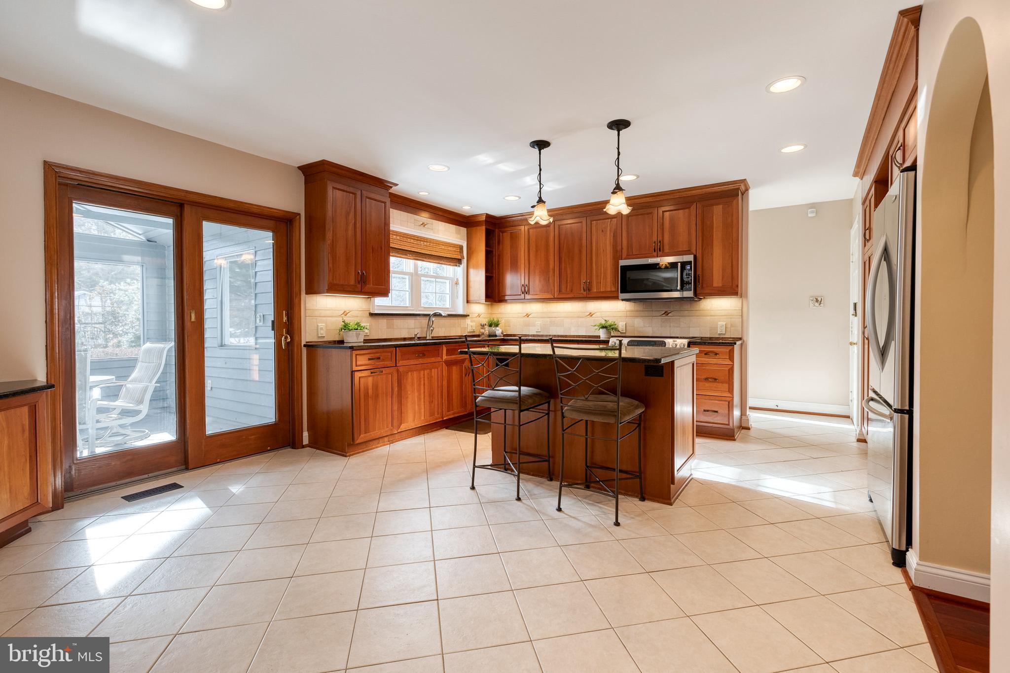 10 DORSET HILL COURT