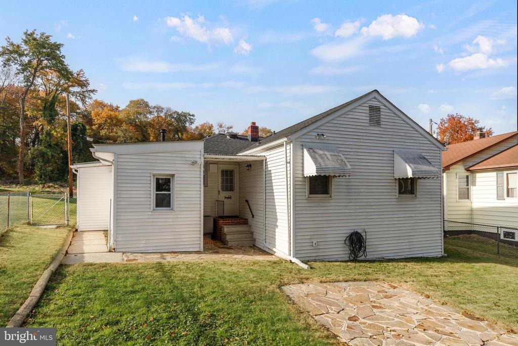 7929 REDMORE ROAD