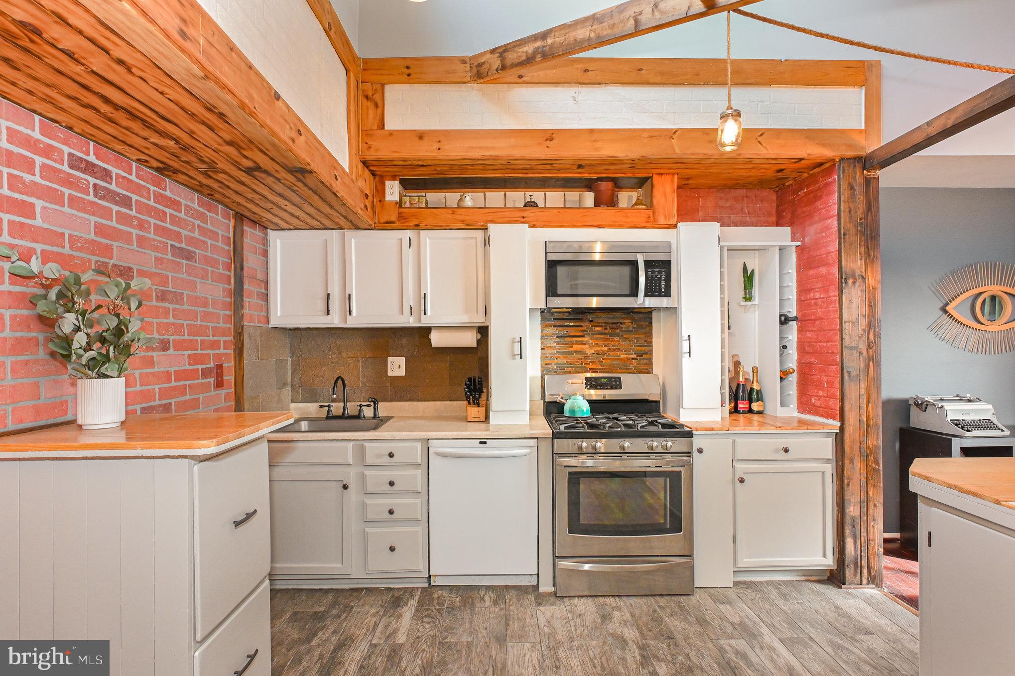 5 WINDBLOWN COURT 301