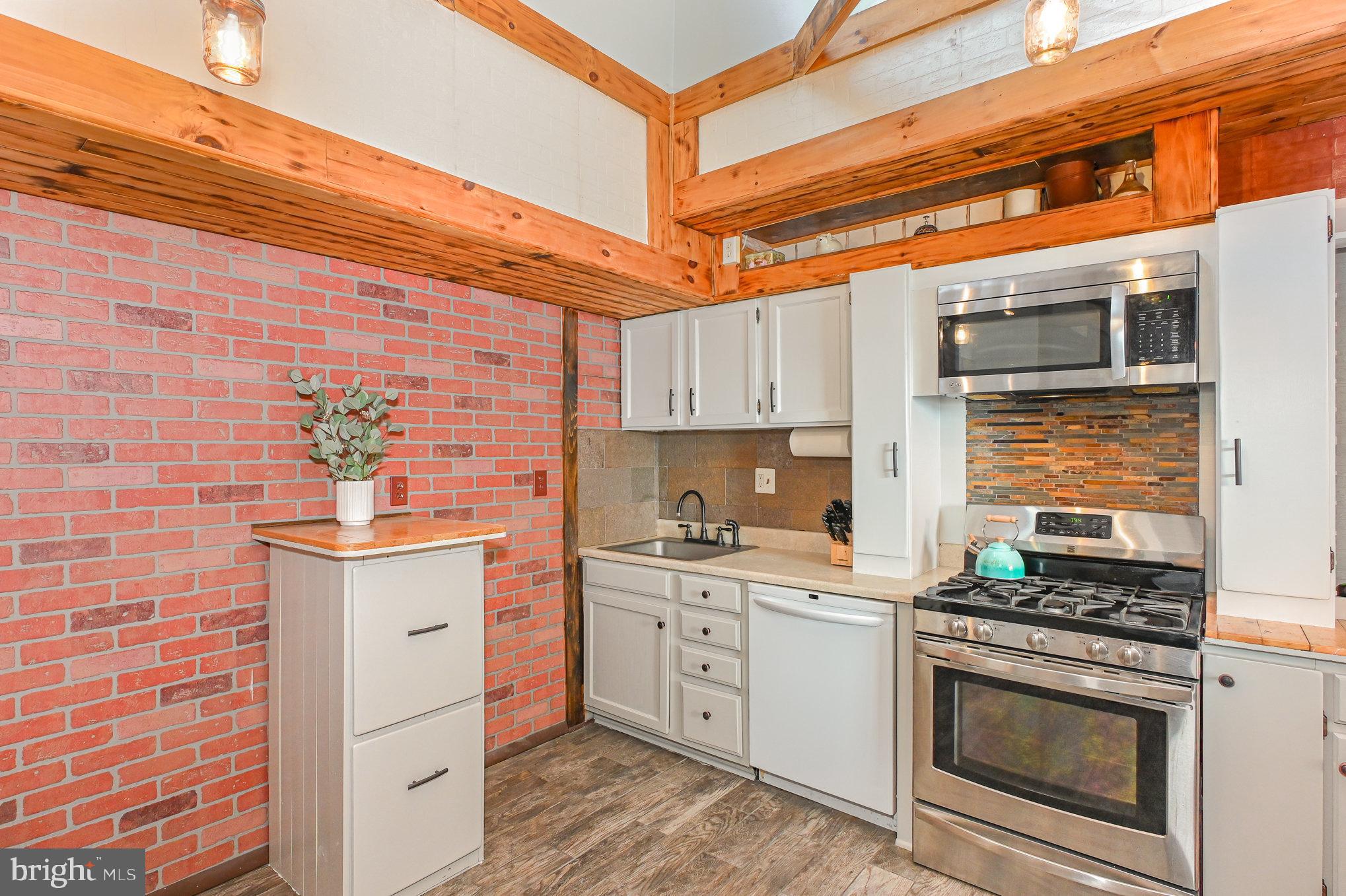 5 WINDBLOWN COURT 301