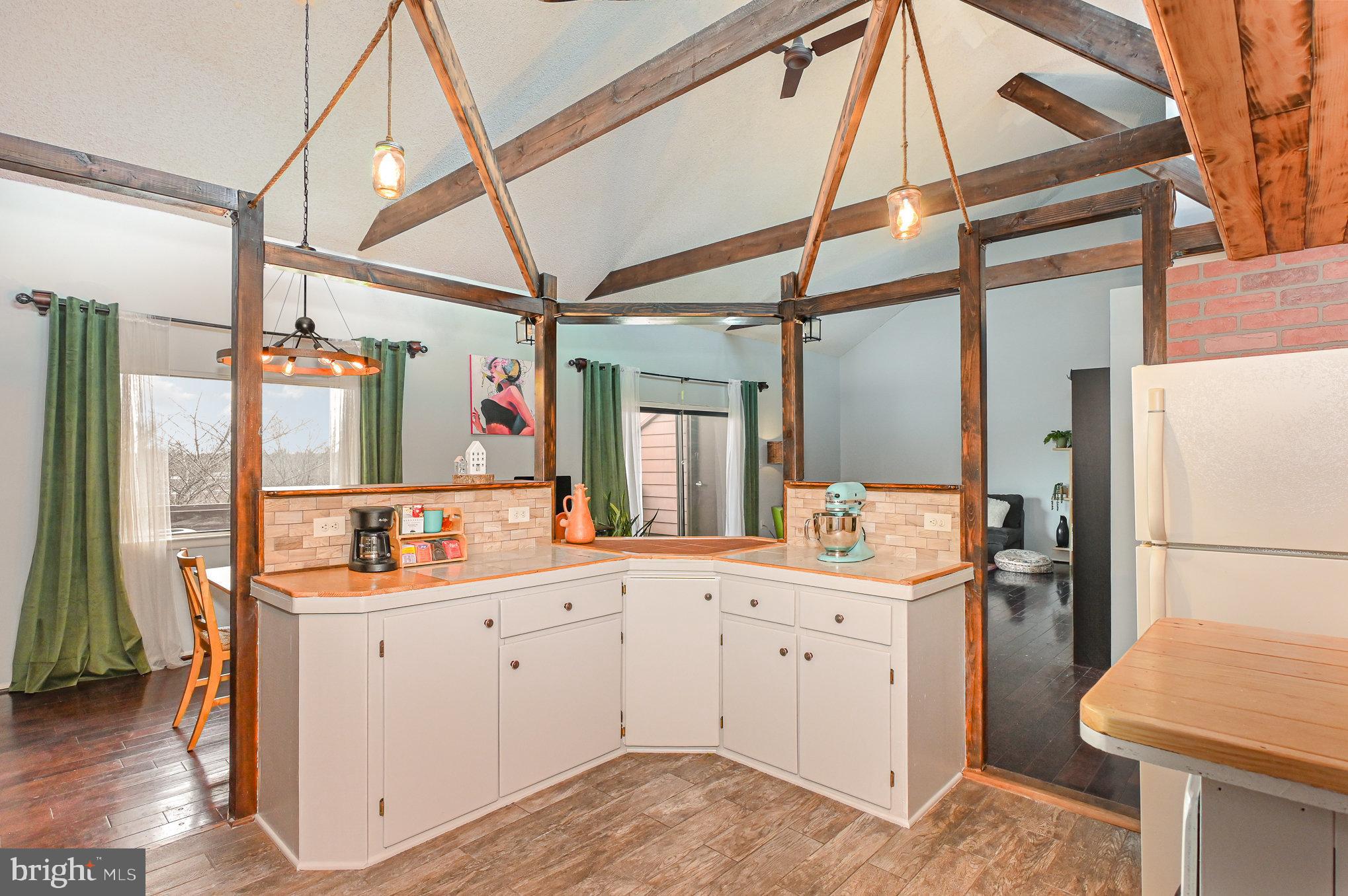 5 WINDBLOWN COURT 301