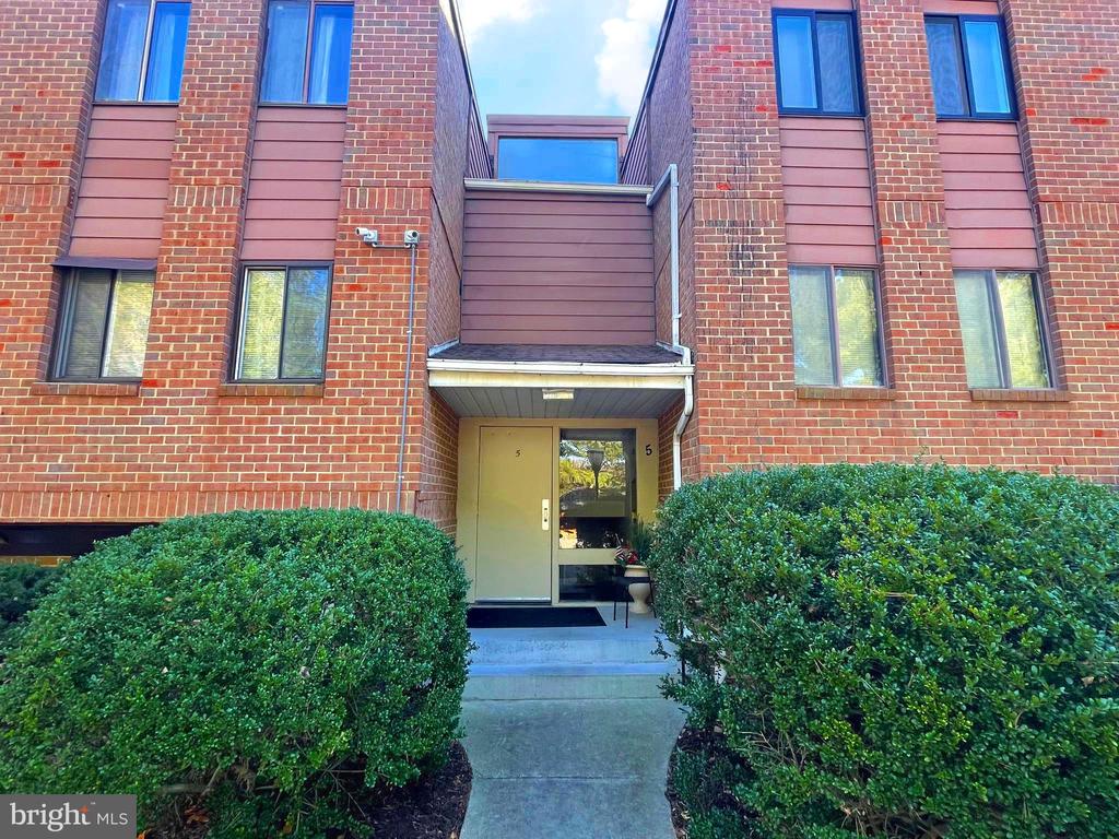 5 WINDBLOWN COURT 301