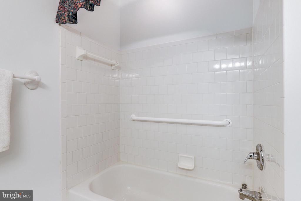 403 PLUMBRIDGE COURT 201
