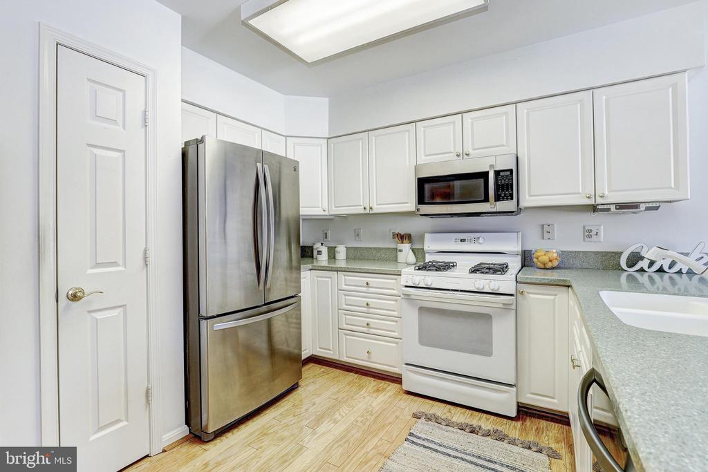 403 PLUMBRIDGE COURT 201