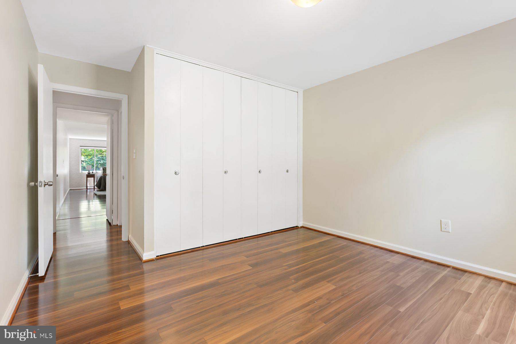 1 STONEHENGE CIRCLE 1-4