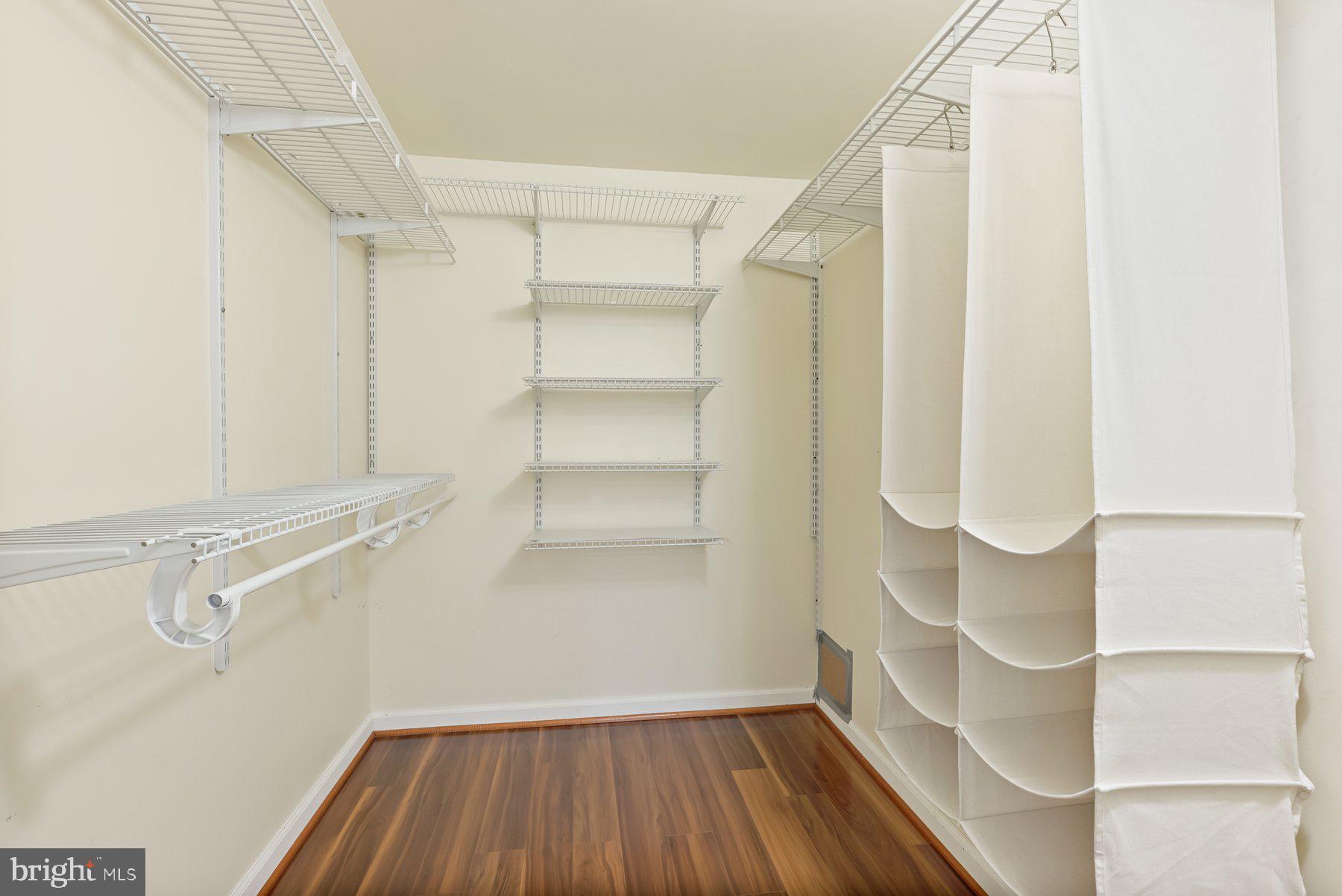 1 STONEHENGE CIRCLE 1-4