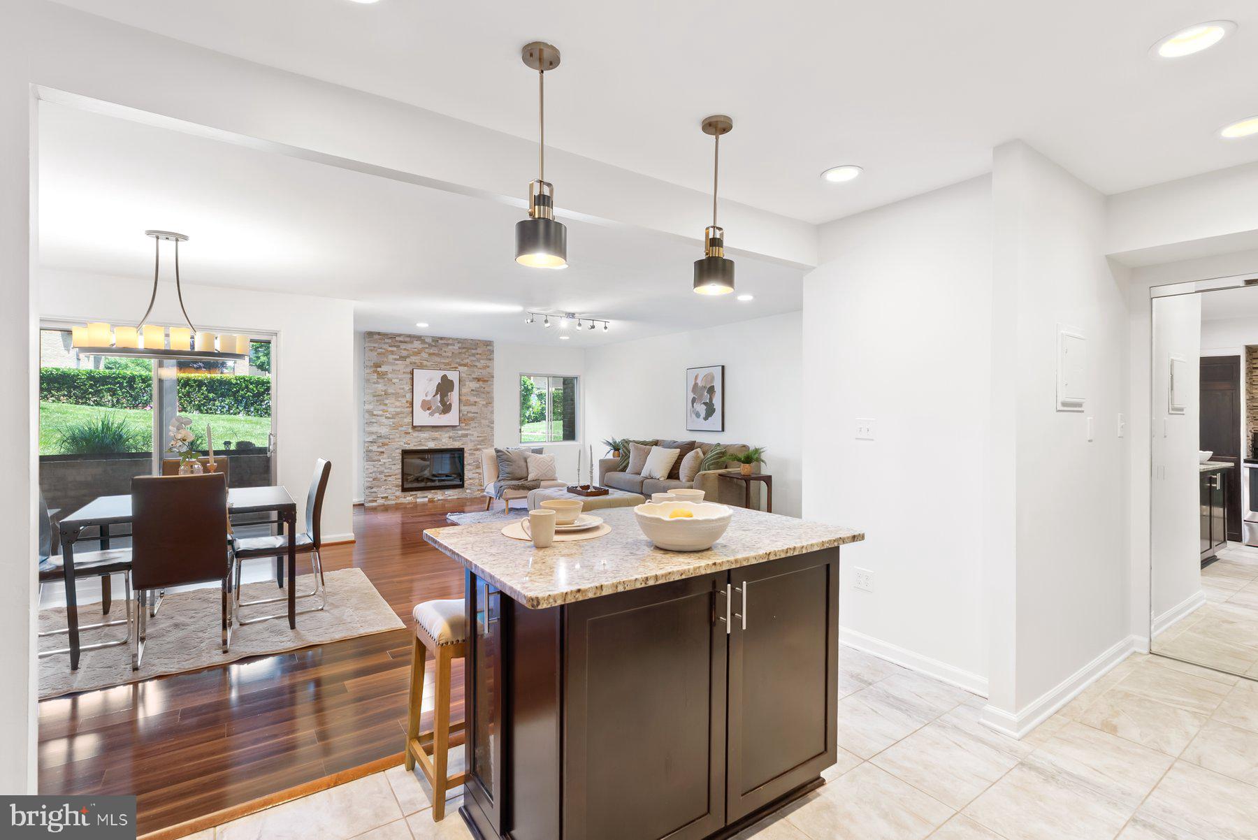 1 STONEHENGE CIRCLE 1-4