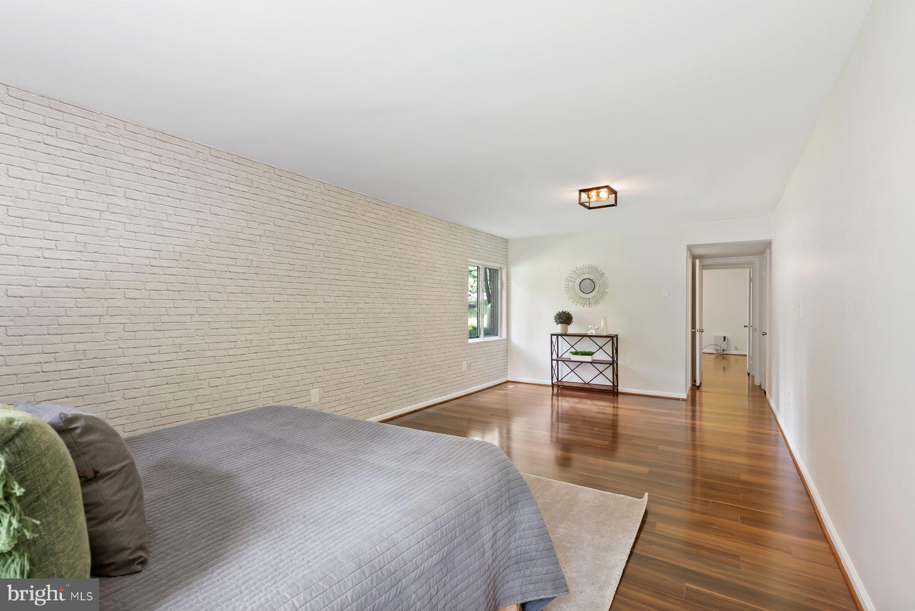 1 STONEHENGE CIRCLE 1-4