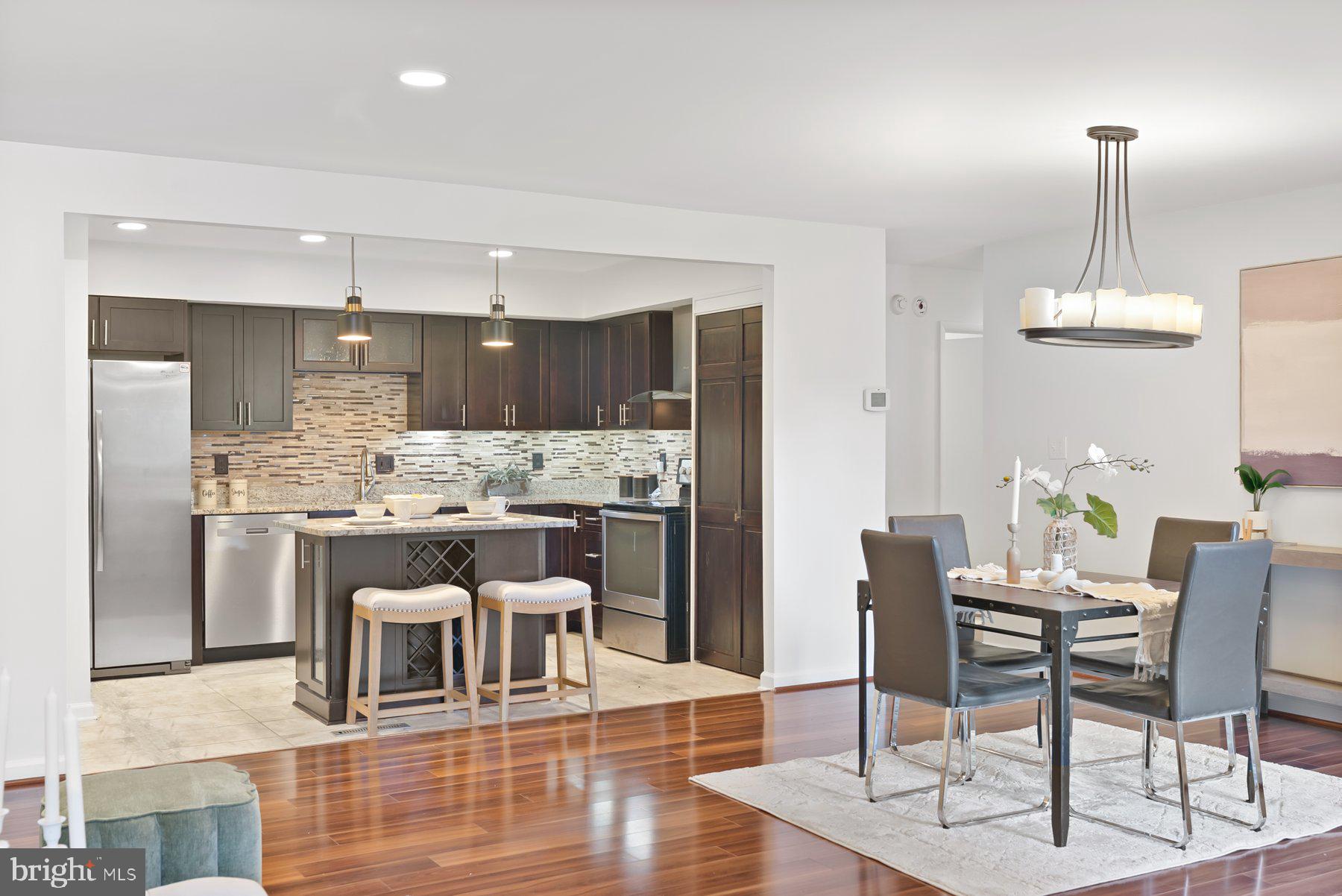 1 STONEHENGE CIRCLE 1-4