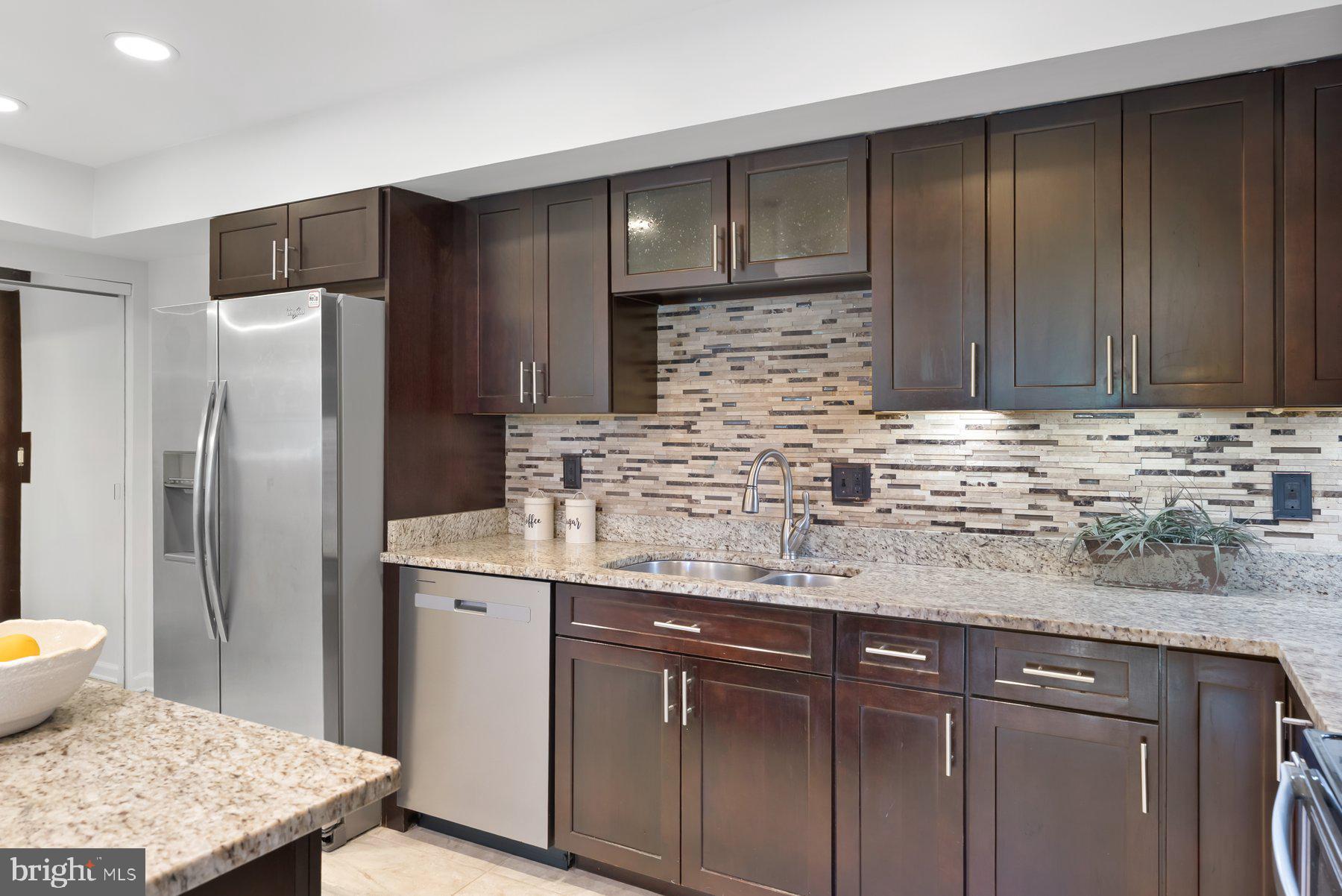 1 STONEHENGE CIRCLE 1-4