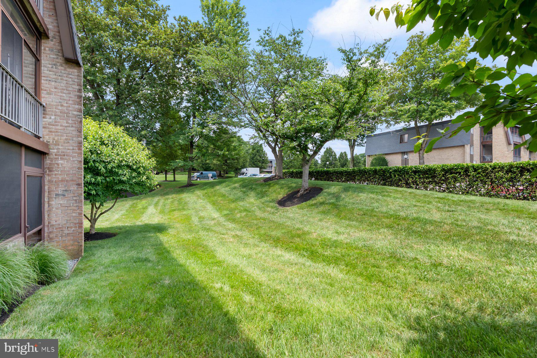 1 STONEHENGE CIRCLE 1-4