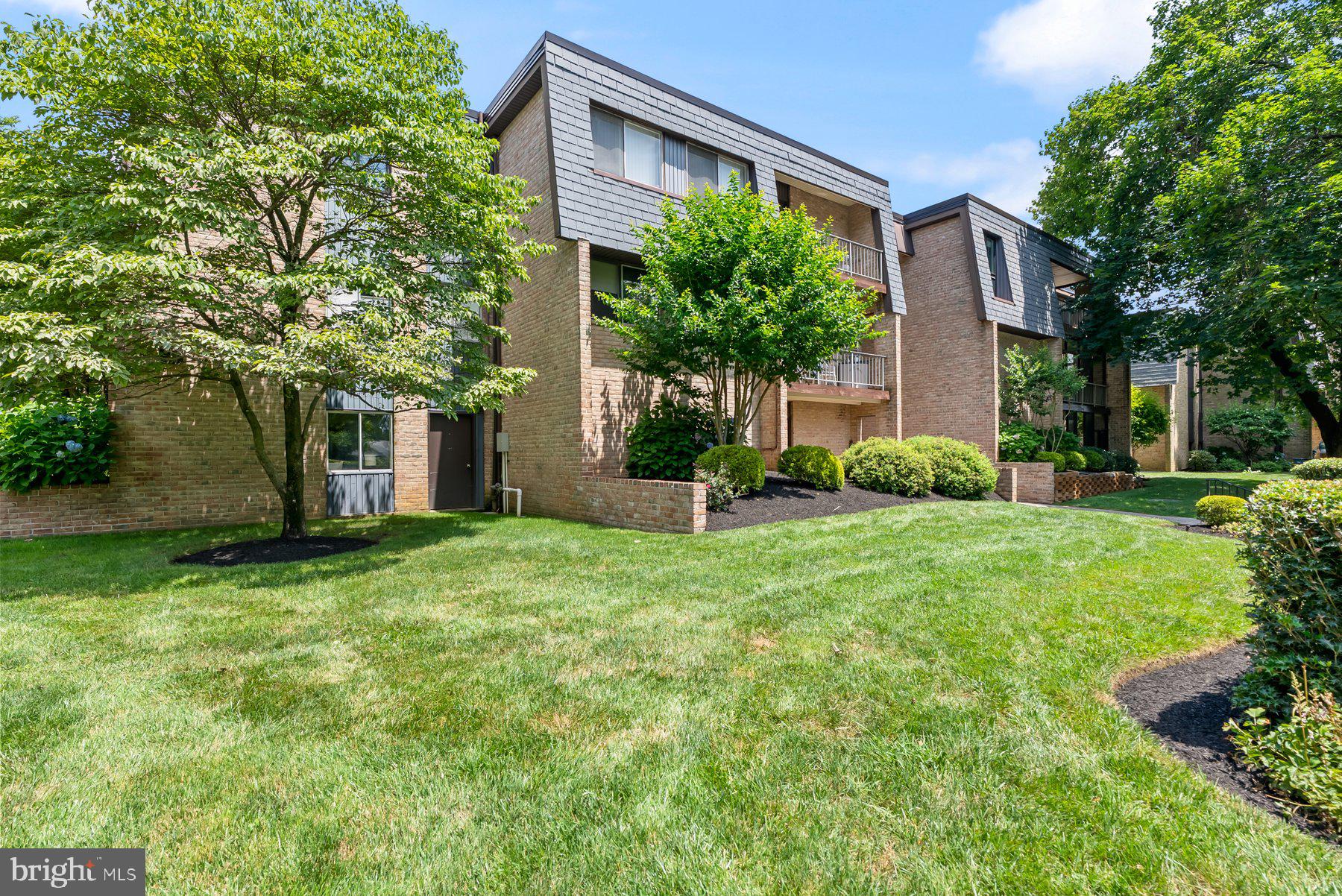 1 STONEHENGE CIRCLE 1-4