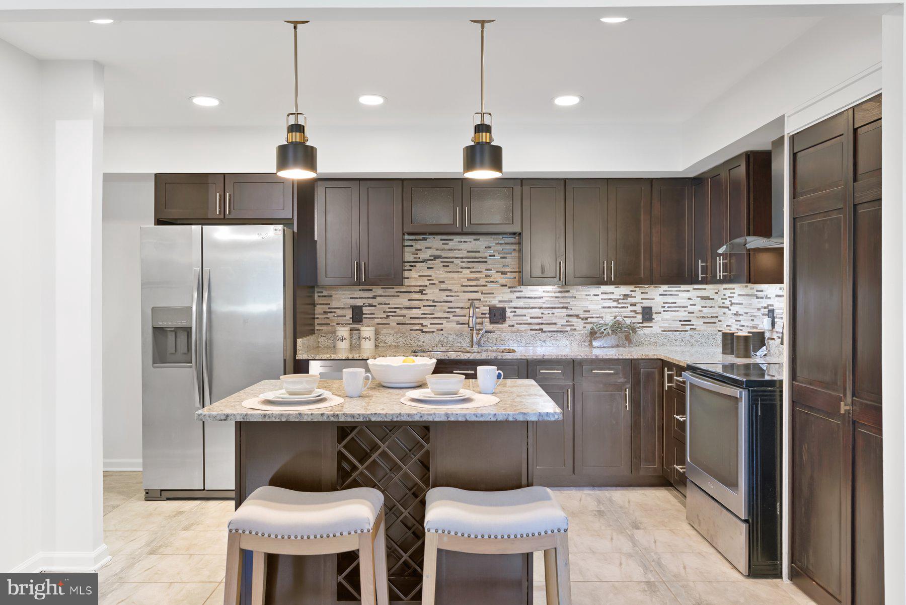 1 STONEHENGE CIRCLE 1-4