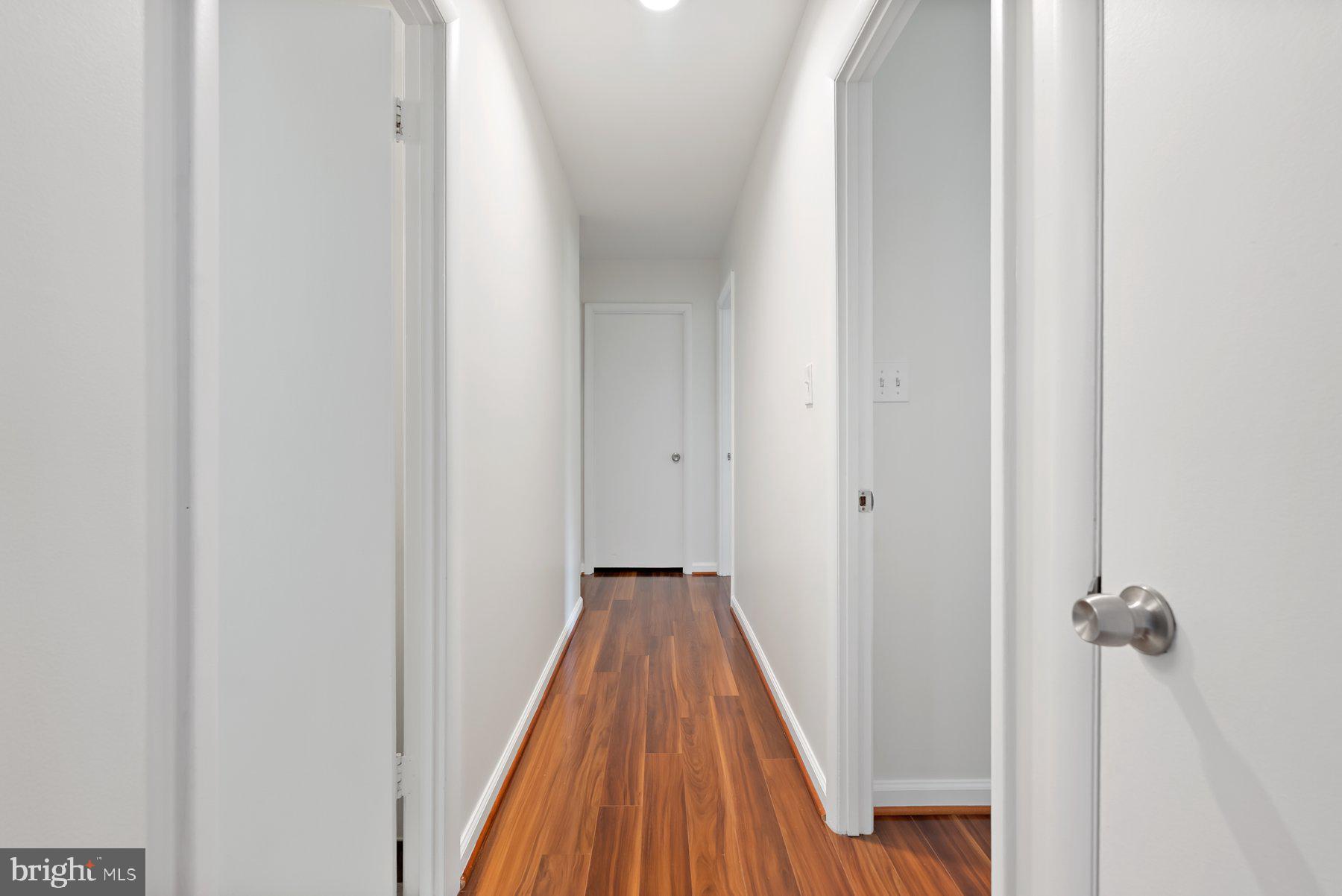 1 STONEHENGE CIRCLE 1-4