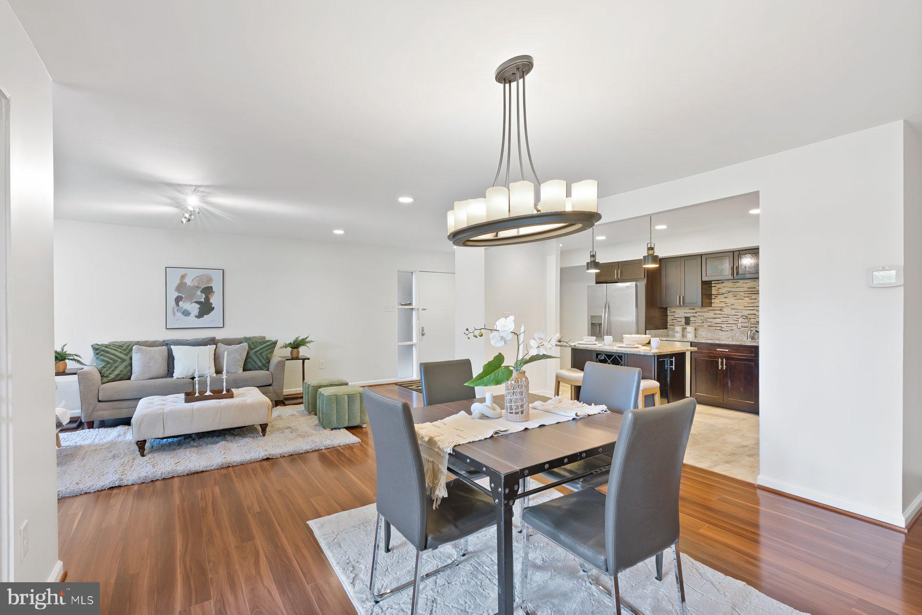 1 STONEHENGE CIRCLE 1-4