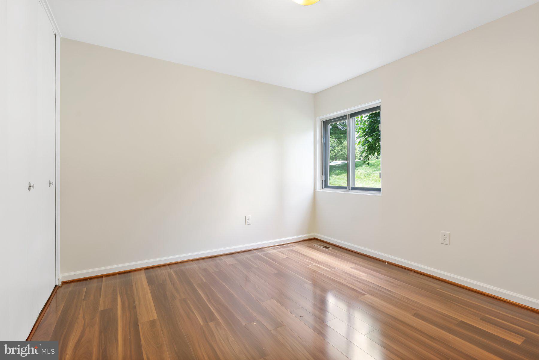 1 STONEHENGE CIRCLE 1-4