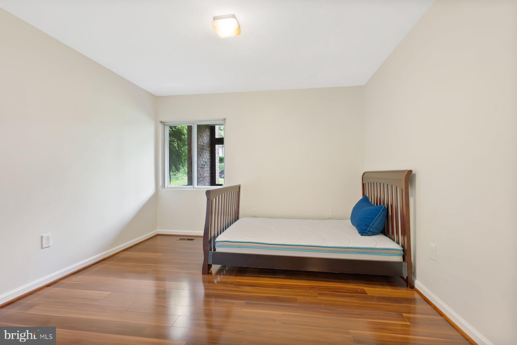 1 STONEHENGE CIRCLE 1-4