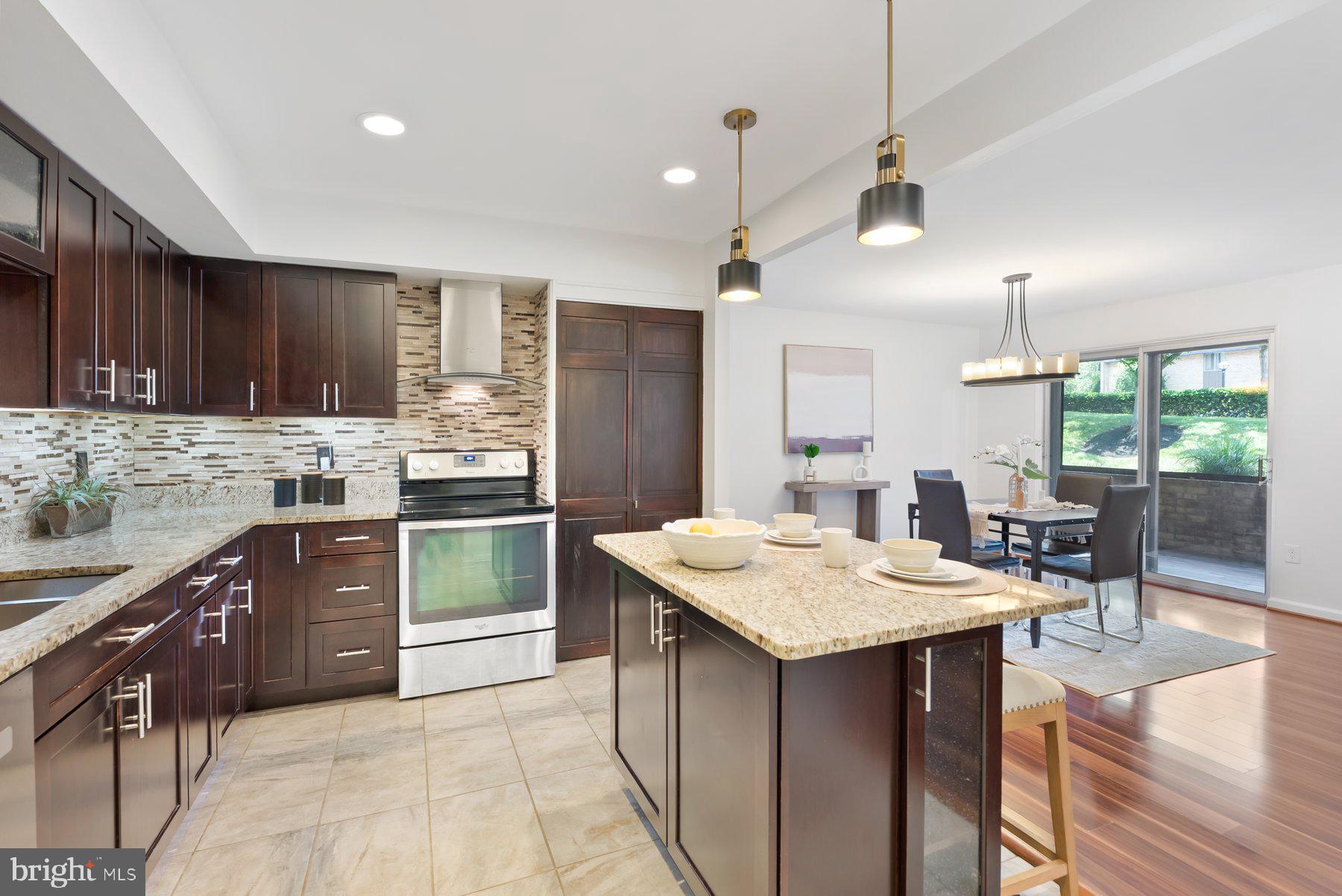 1 STONEHENGE CIRCLE 1-4