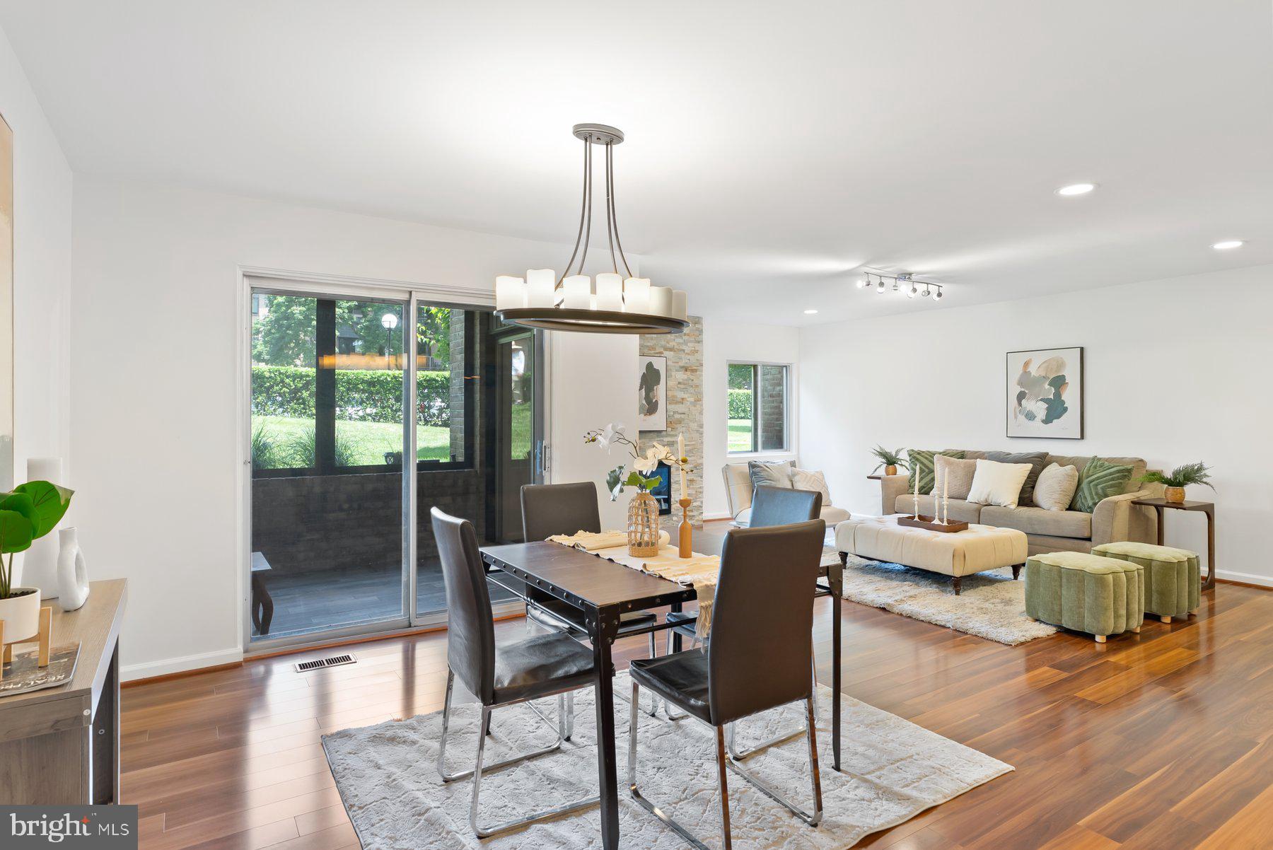 1 STONEHENGE CIRCLE 1-4