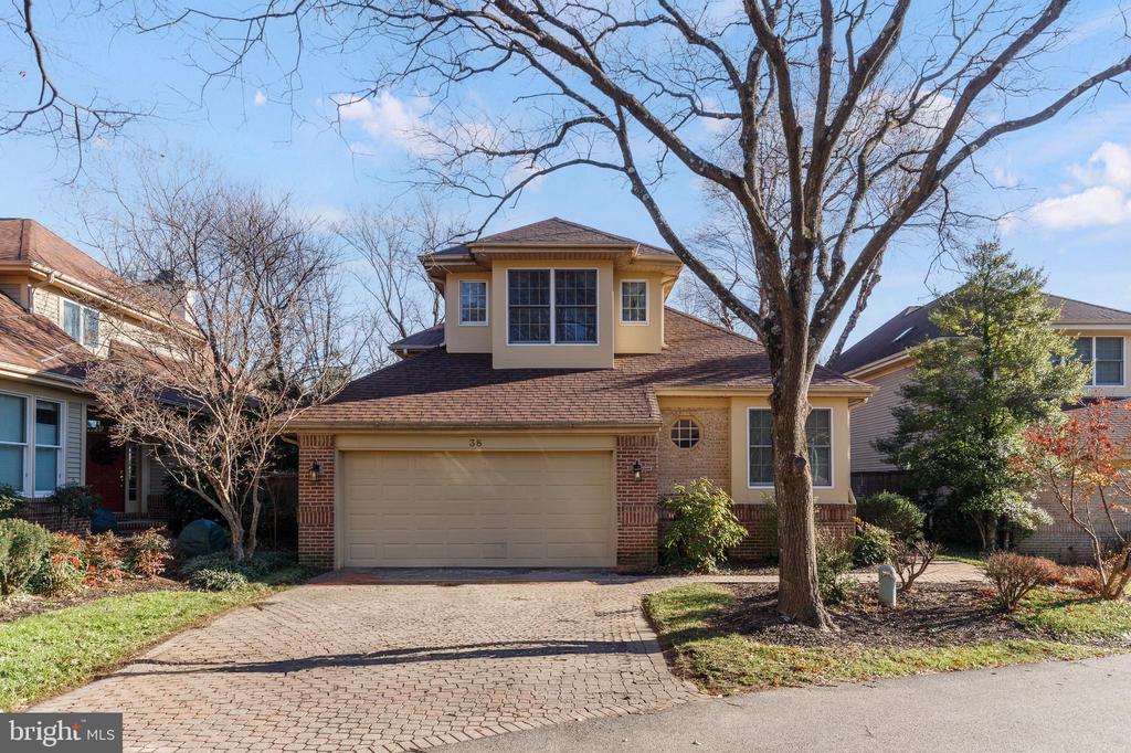 38 STAGS LEAP COURT