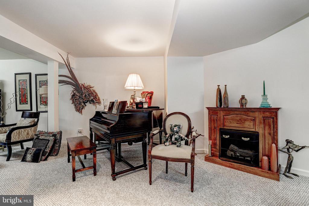 38 STAGS LEAP COURT
