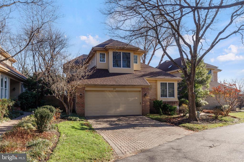 38 STAGS LEAP COURT