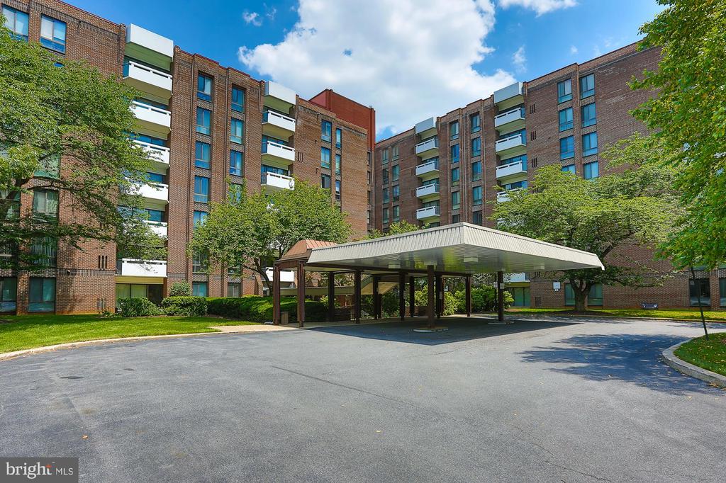 7 SLADE AVENUE 321