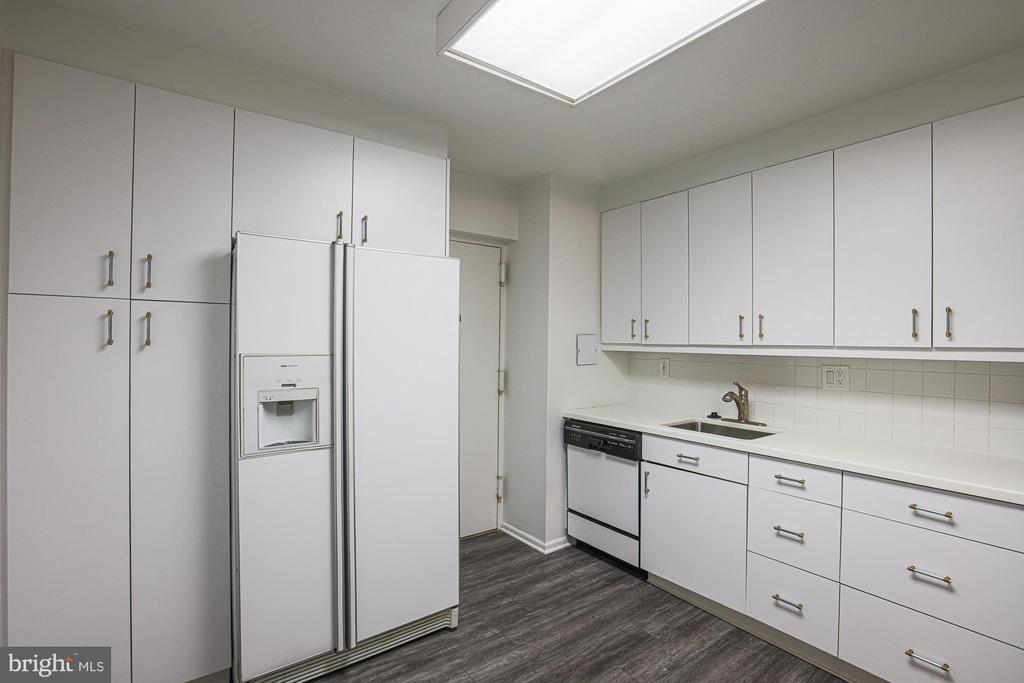 7 SLADE AVENUE 321