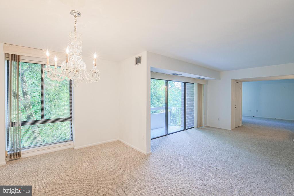 7 SLADE AVENUE 321