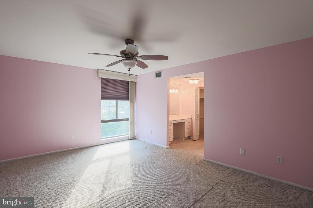 7 SLADE AVENUE 321