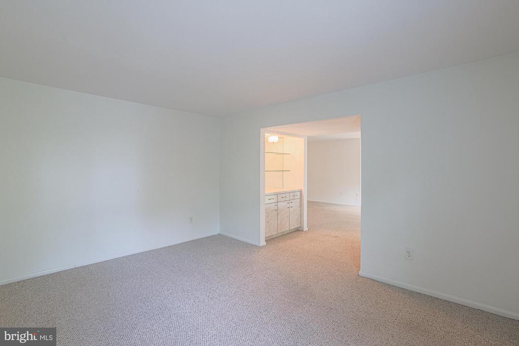 7 SLADE AVENUE 321