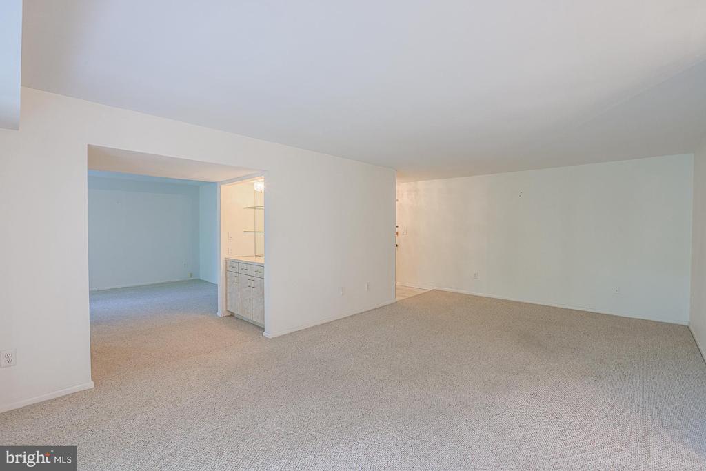 7 SLADE AVENUE 321