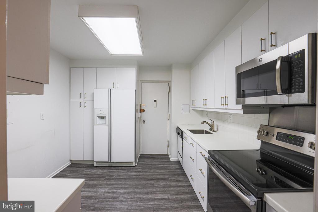 7 SLADE AVENUE 321