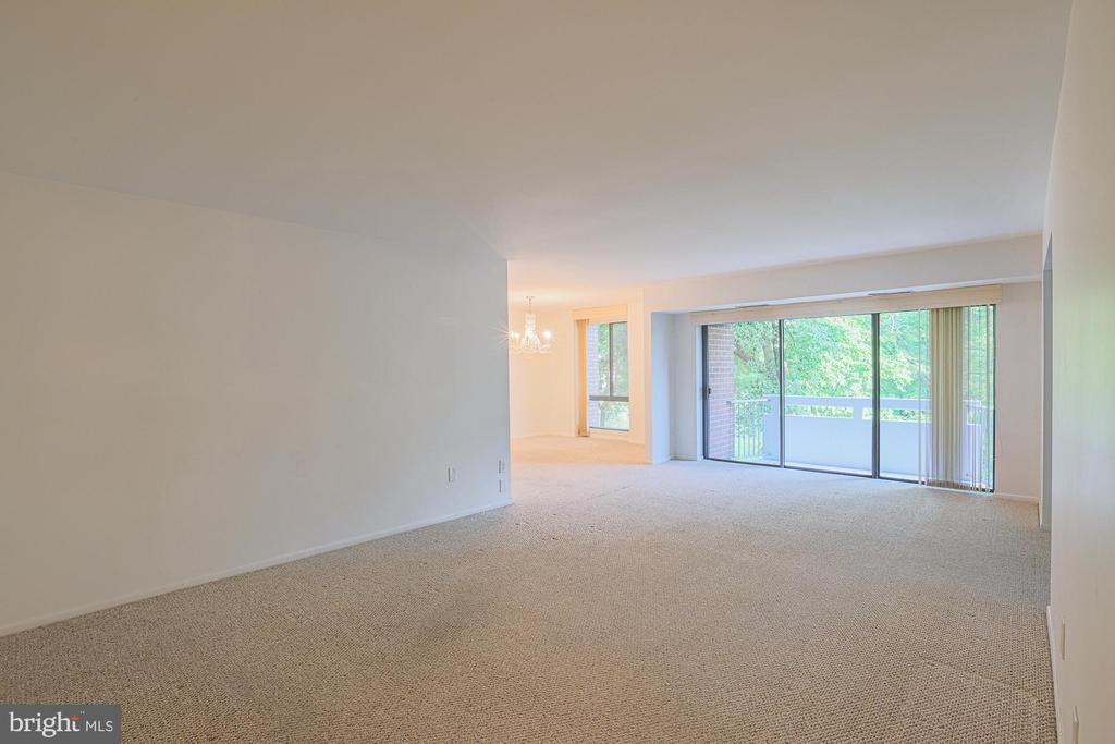 7 SLADE AVENUE 321
